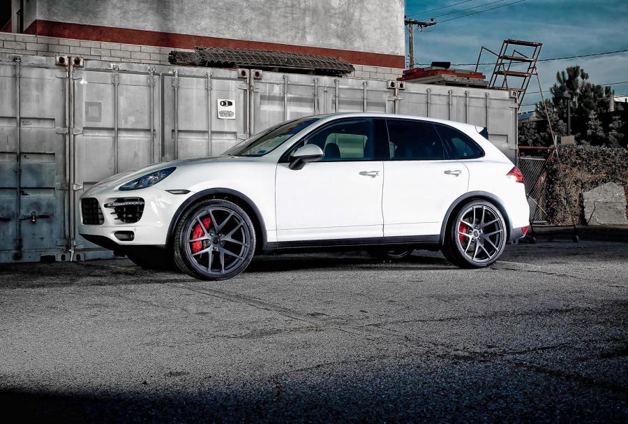  Porsche Cayenne Turbo by Vorsteiner 2012 года  (фото 8 из 10)